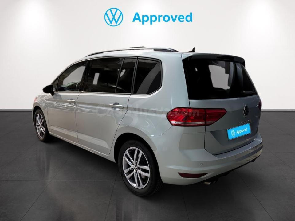 Volkswagen Touran - foto 2