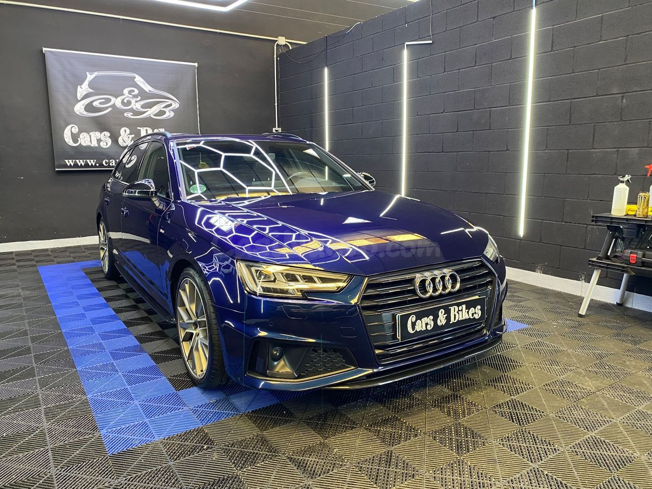 Audi A4 Avant Black line edition 40 TDI S tronic 7 vel.