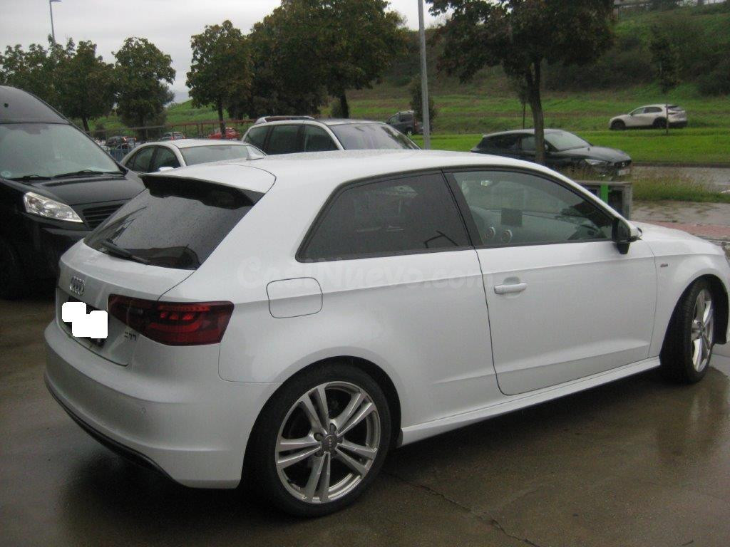 Audi A3 110 CV Vic - Equipamiento Premium y Estado Impecable - foto 2