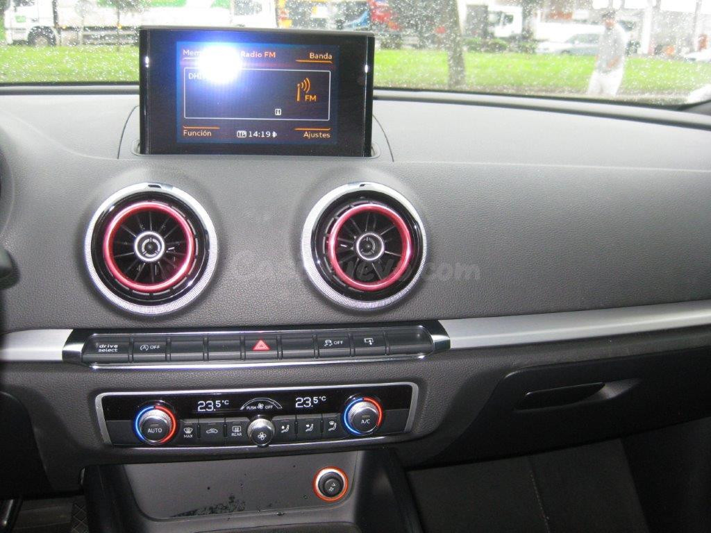 Audi A3 110 CV Vic - Equipamiento Premium y Estado Impecable - foto 5