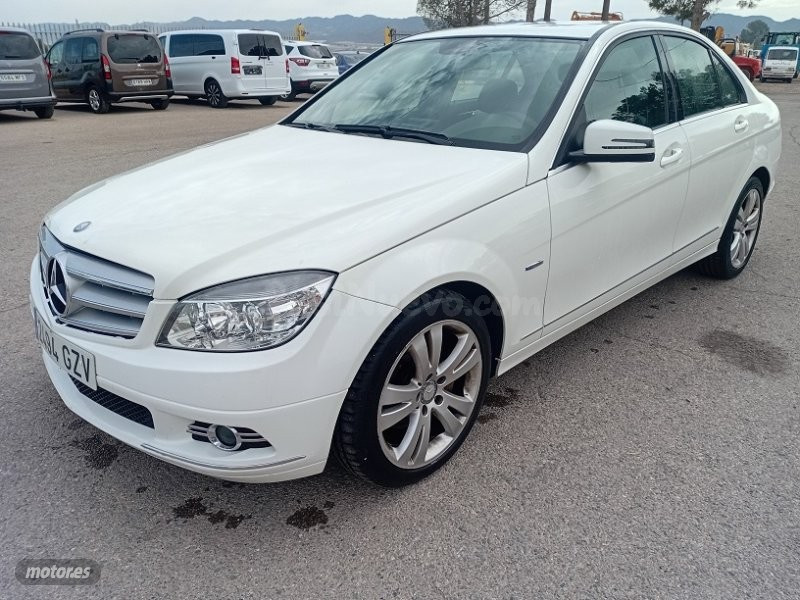 Mercedes Clase C 2010 con equipamiento premium en Murcia