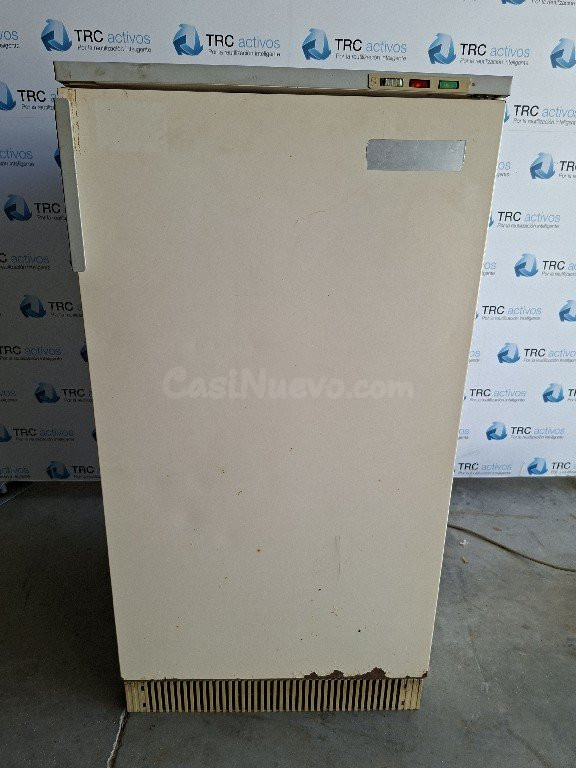 Congelador vertical blanco compacto en L’Aldea - foto 2