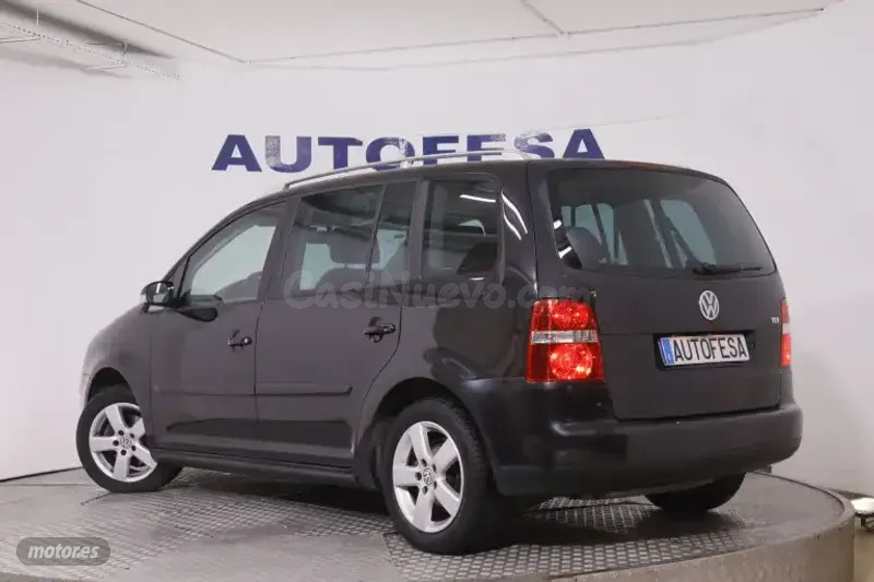 Volkswagen Touran - foto 4