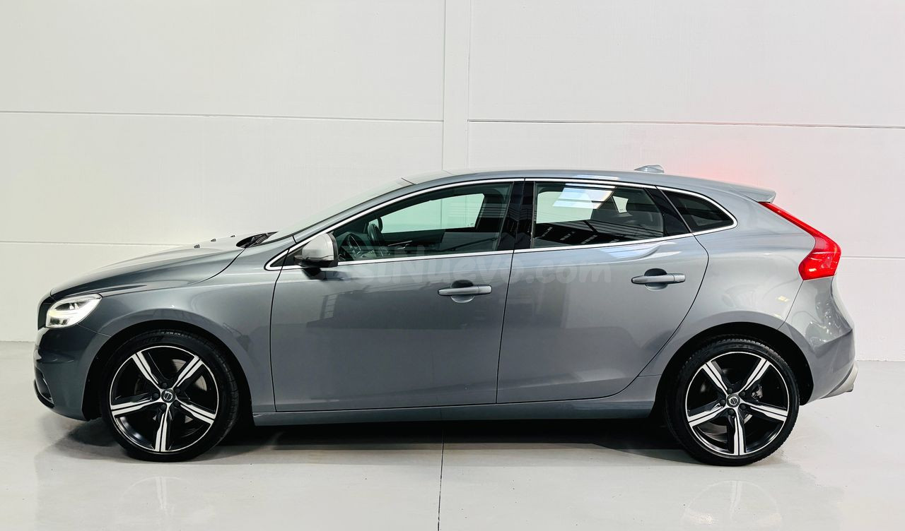 Volvo V40 2.0 D3 150cv R-Design Momentum en Arroyomolinos - foto 4