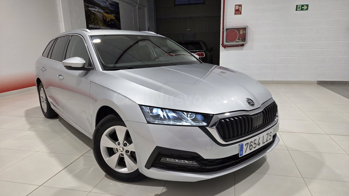 Skoda Octavia 2.0 AMT Ambition 2022 - Torrejón de Ardoz - foto 3
