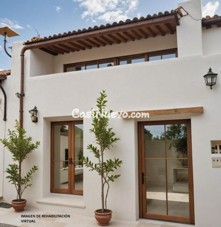 Casa con patio para rehabilitar en Godall