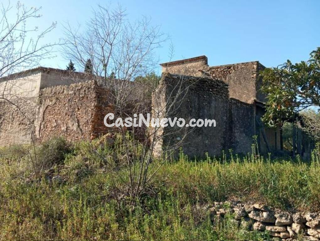 Encantador terreno con agua y luz de 1,2 ha