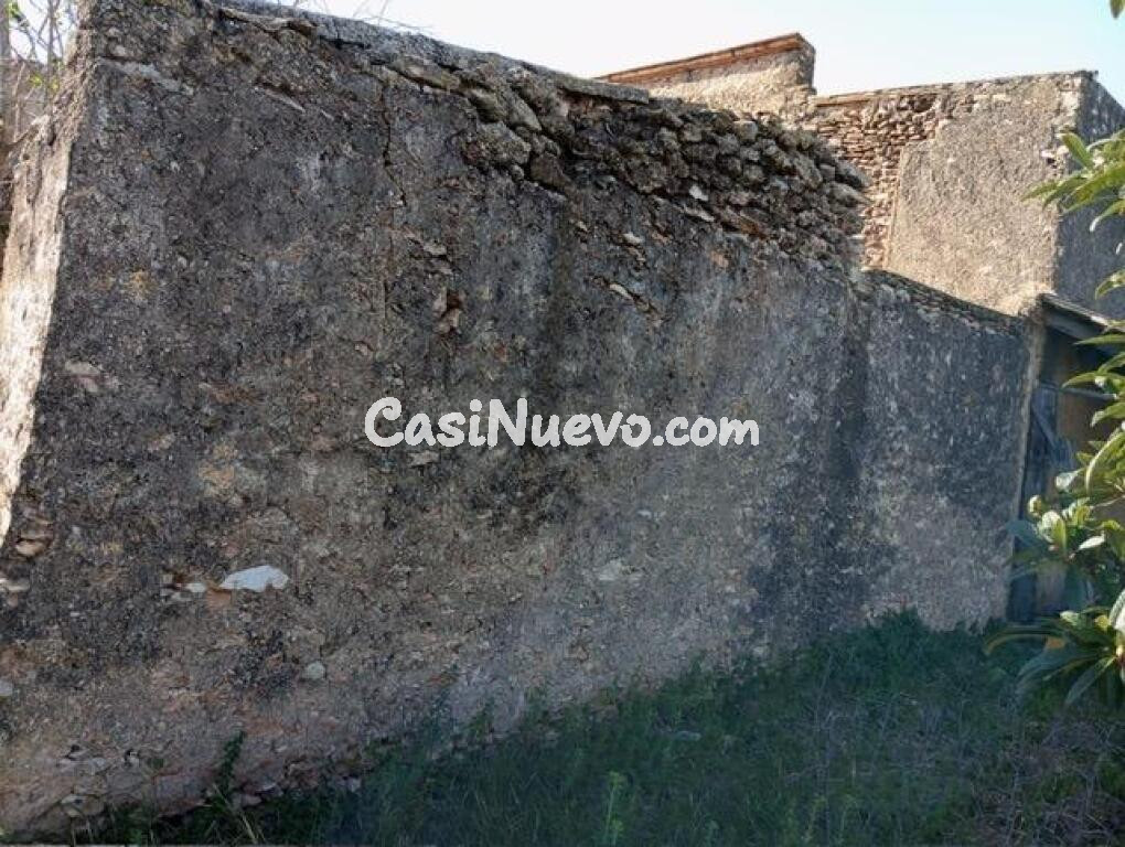 Encantador terreno con agua y luz de 1,2 ha