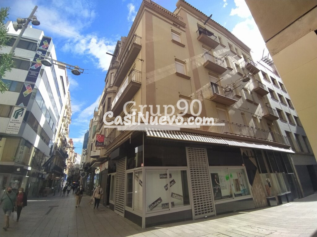 ATENCIÓN INVERSORES!! EDIFICIO EN EL  EIX COMERCIAL