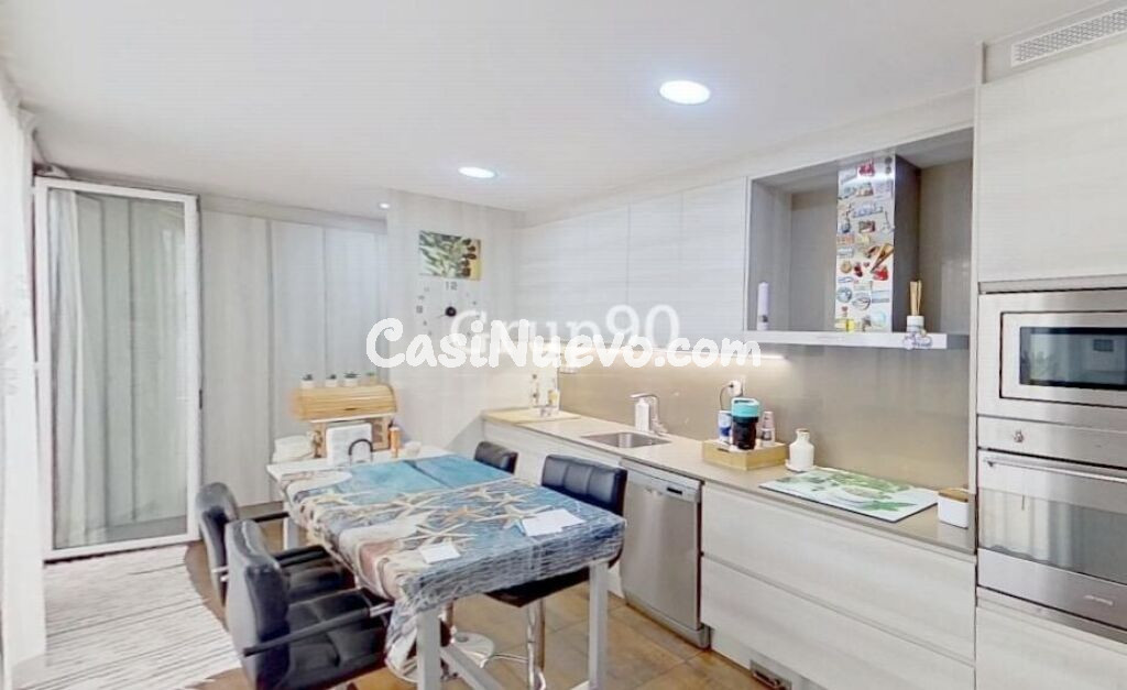 ESPECTACULAR CASA ADOSADA EN VENTA EN GOLMÉS