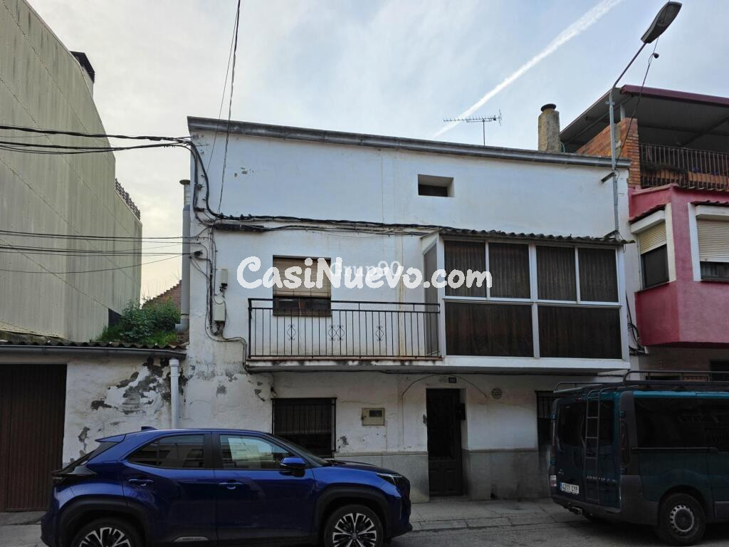 ¡Descubre esta casa de 3 plantas en el centro de Rosselló!