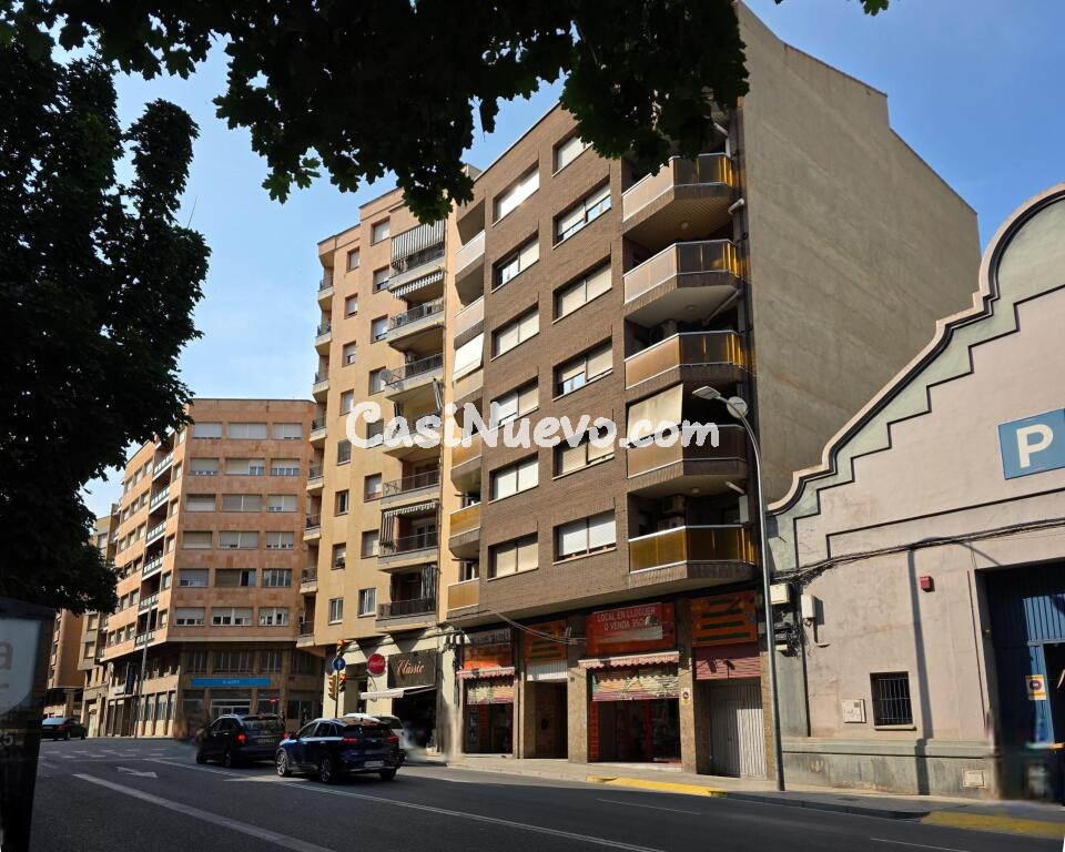 Amplio local junto estación AVE