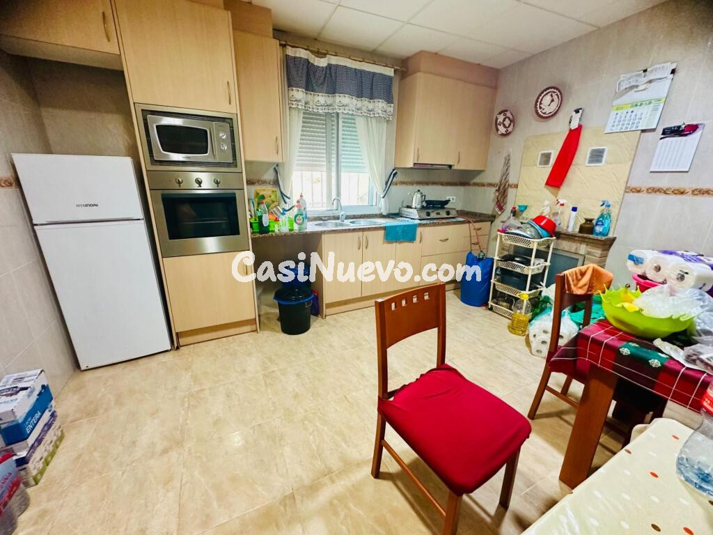 Casa con tres viviendas en Santa Bárbara