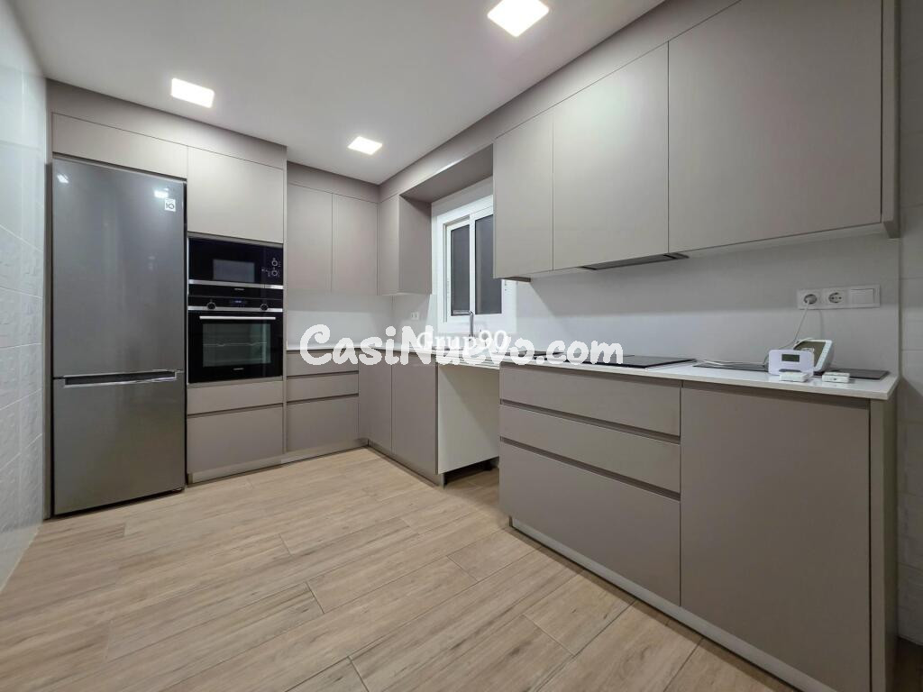 ? ¡Piso amplio, reformado y listo para entrar a viviren la Zona Plaza Europa