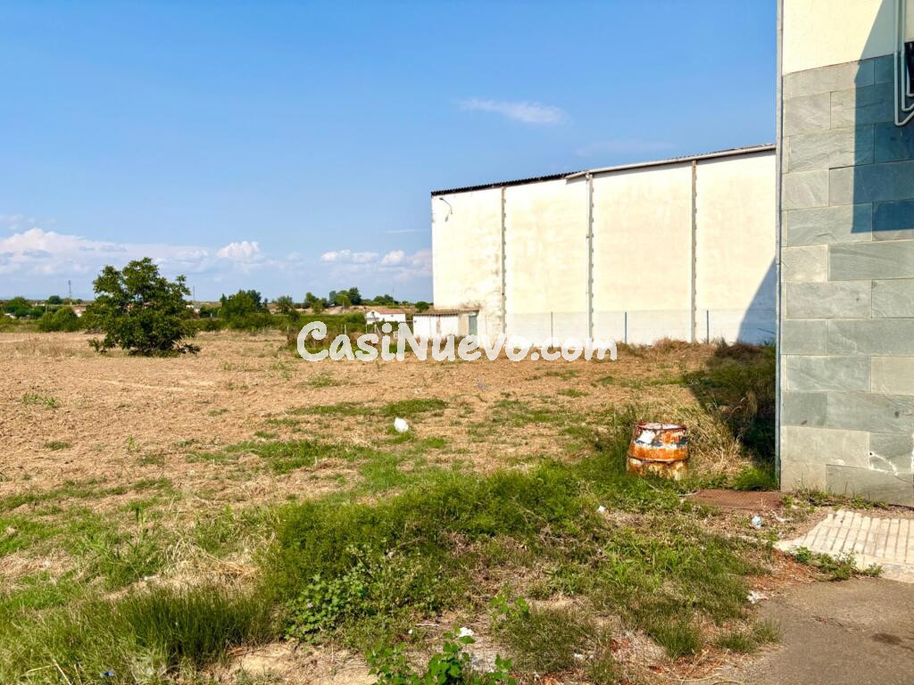 Estupenda parcela en la entrada de Torrefarrera