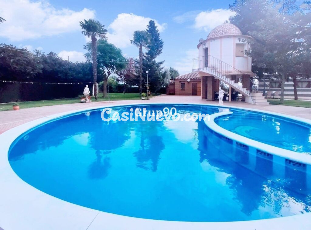 ESPECTACULAR CASA CON PISCINA, BARBACOA  EN PARCELA DE MÁS DE 20.000M2