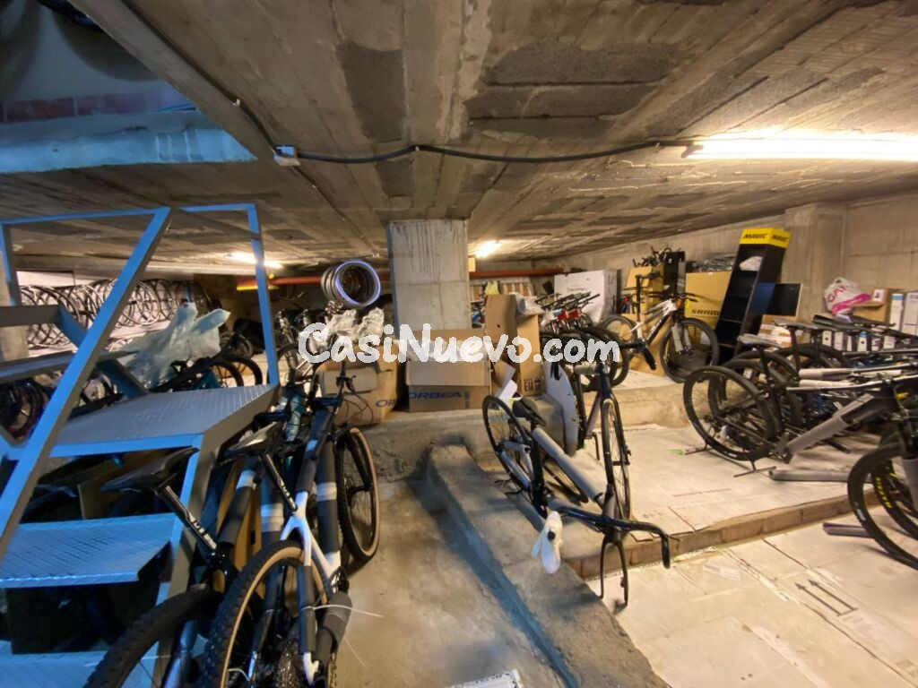 LOCAL COMERCIAL IDEAL INVERSORES EN ZONA PISCINAS DE MANRESA