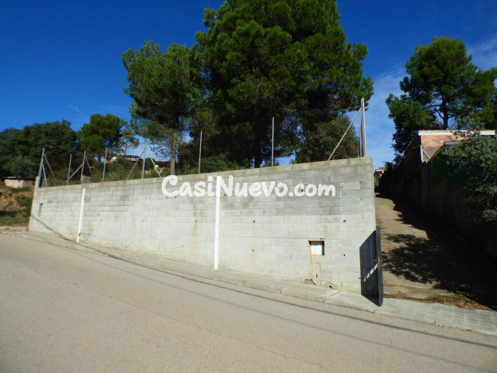 TERRENO URBANO EN CASTELLNOU DE BAGES SEMIPLANO DE 854M2