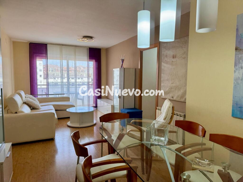Piso seminuevo en venta en Sagrada Familia con  3 hab. parking incluido, ascensor y balcon