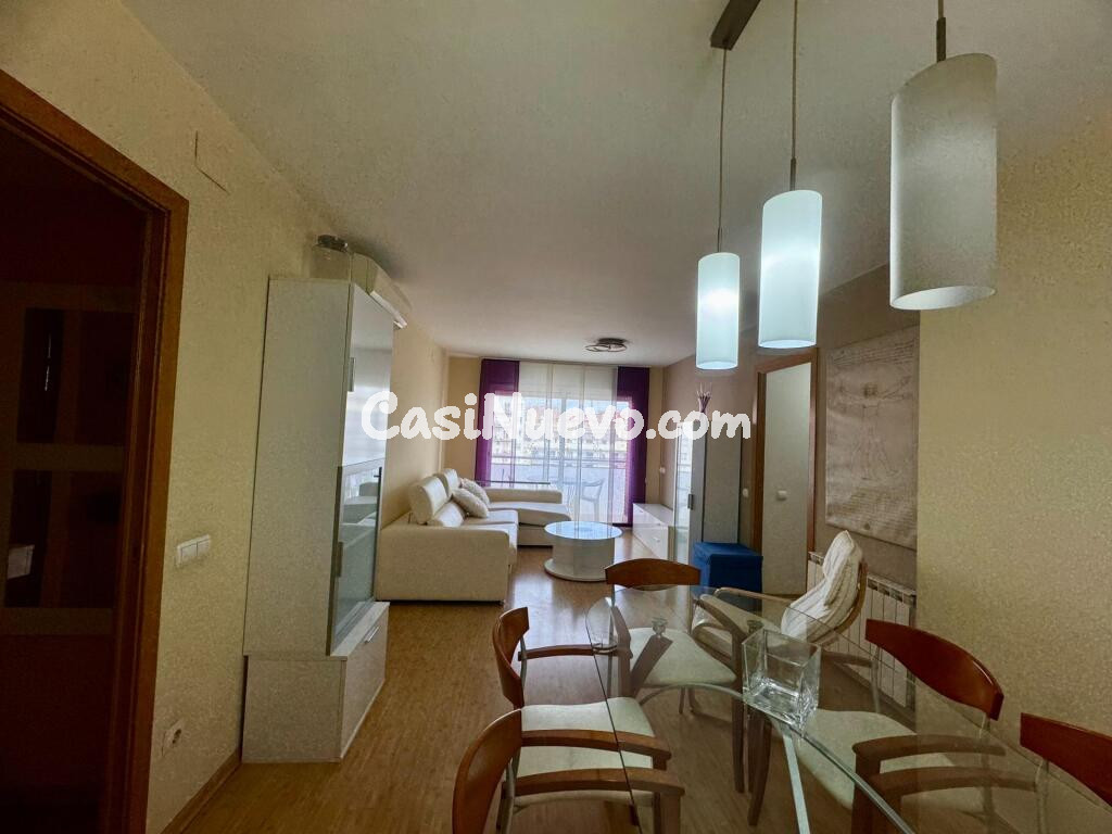 Piso seminuevo en venta en Sagrada Familia con  3 hab. parking incluido, ascensor y balcon