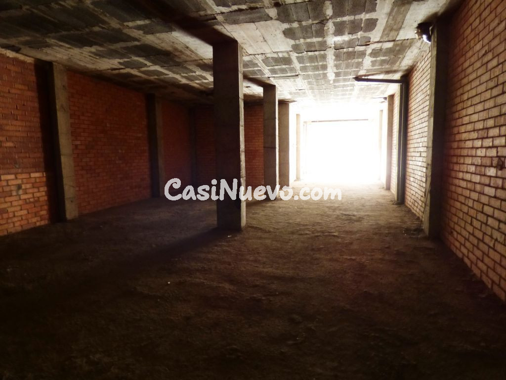 ¡AMPLIO LOCAL COMERCIAL EN VENTA EN MANRESA CON CAPACIDAD PARA 5 COCHES!