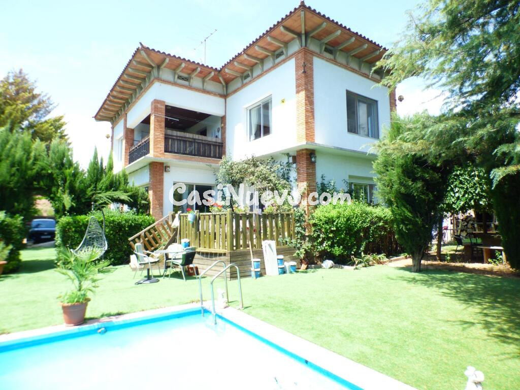 ✨ Vive el lujo natural: Exclusiva casa independiente en Sant Salvador de Guardiola con piscina, jardín y 2.600 m2 de parcela privada