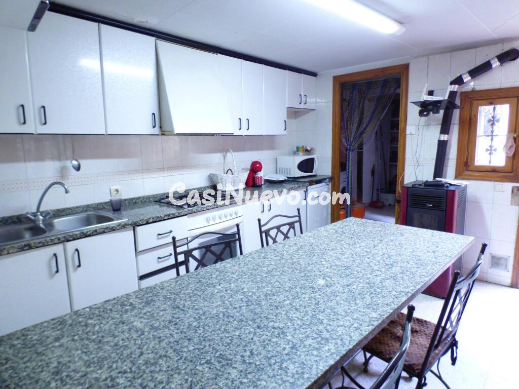 OPORTUNIDAD ÚNICA DE INVERSIÓN -DOS EDIFICIOS EN VENTA EN ZONA DE ESCODINES DE MANRESA