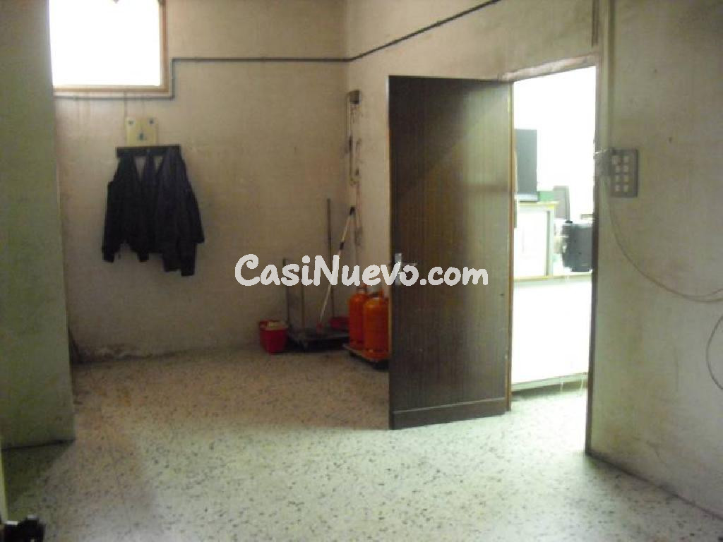 LOCAL COMERCIAL EN VENTA ZONA CTRA SANTPEDOR DE MANRESA