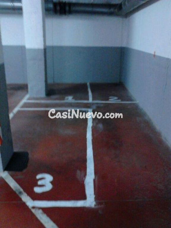 PLAZA DE PÁRKING MEDIANA EN VENTA ZONA BASES DE MANRESA.