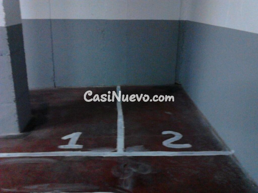 PLAZA DE PÁRKING MEDIANA EN VENTA ZONA BASES DE MANRESA.
