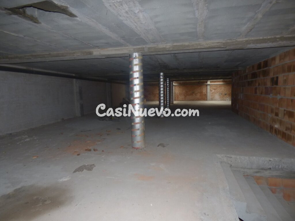 LOCAL DE 330m2 EN ALQUILER EN EL CENTRO DE MANRESA DIÁFANO
