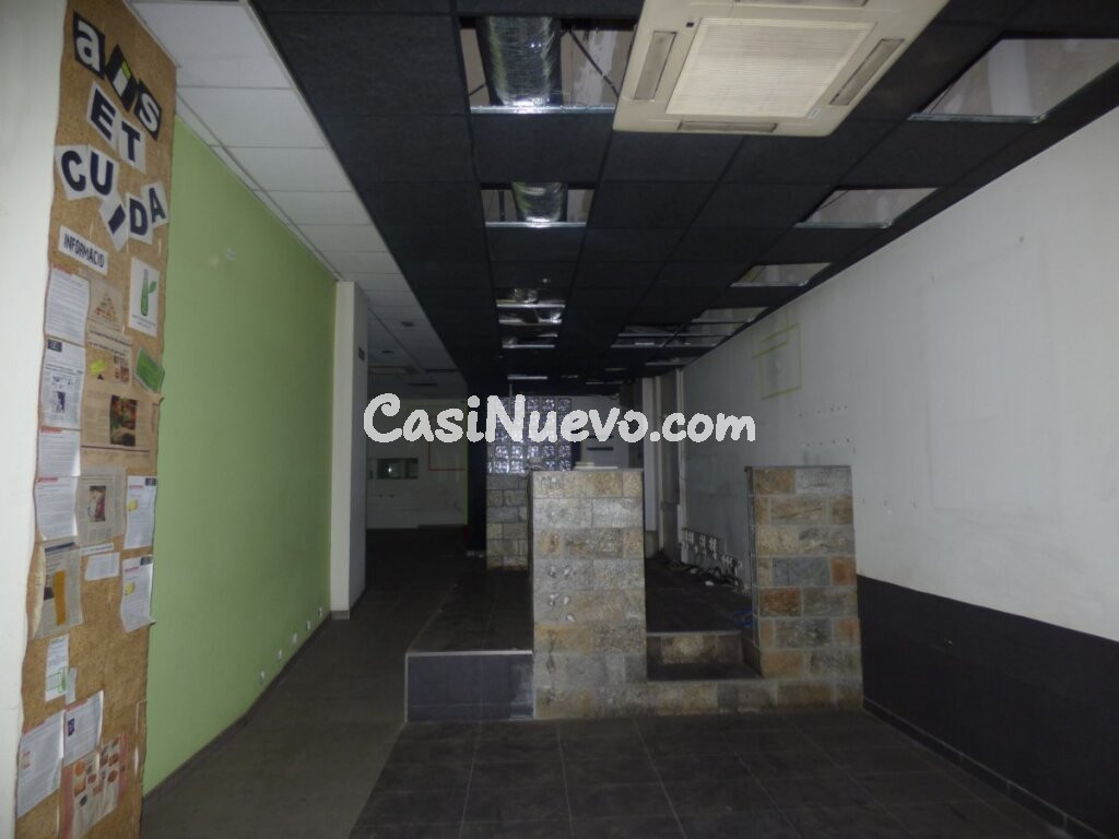 LOCAL COMERCIAL IDEAL PARA RESTAURACIÓN EN ALQUILER EN LA ZONA DE ÀNGEL GUIMERÀ DE MANRESA