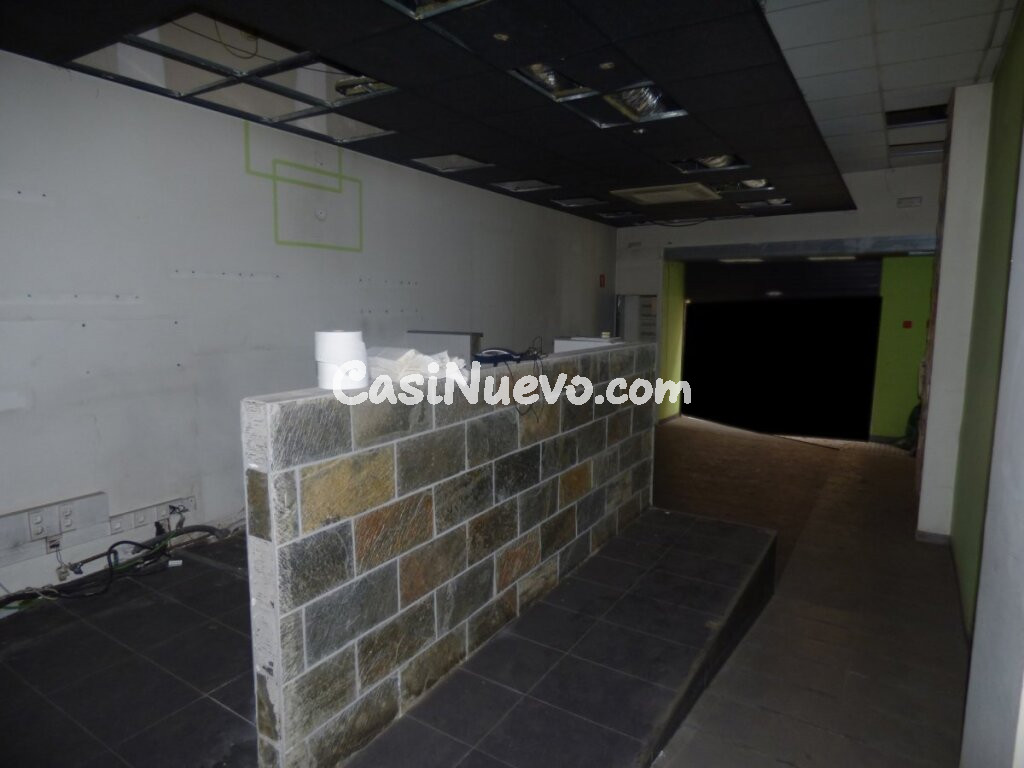 LOCAL COMERCIAL IDEAL PARA RESTAURACIÓN EN ALQUILER EN LA ZONA DE ÀNGEL GUIMERÀ DE MANRESA