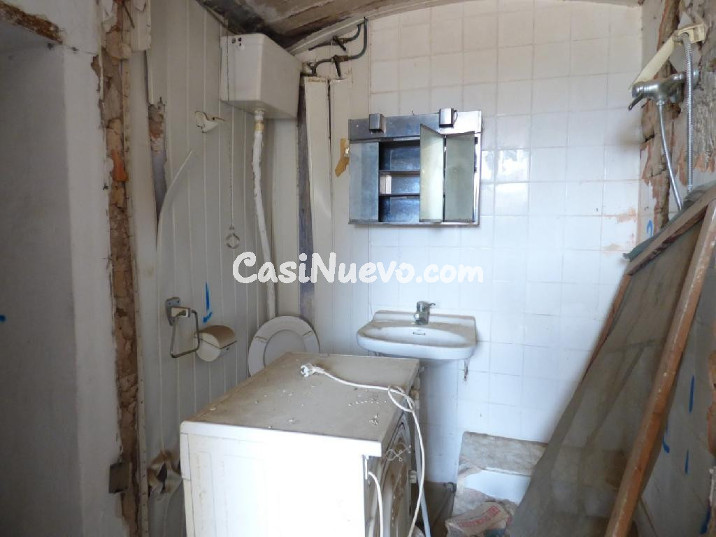 PISO PARA REFORMAR EN ZONA TRANQUILA DE SURIA A UN PASO DEL CENTRO EN VENTA