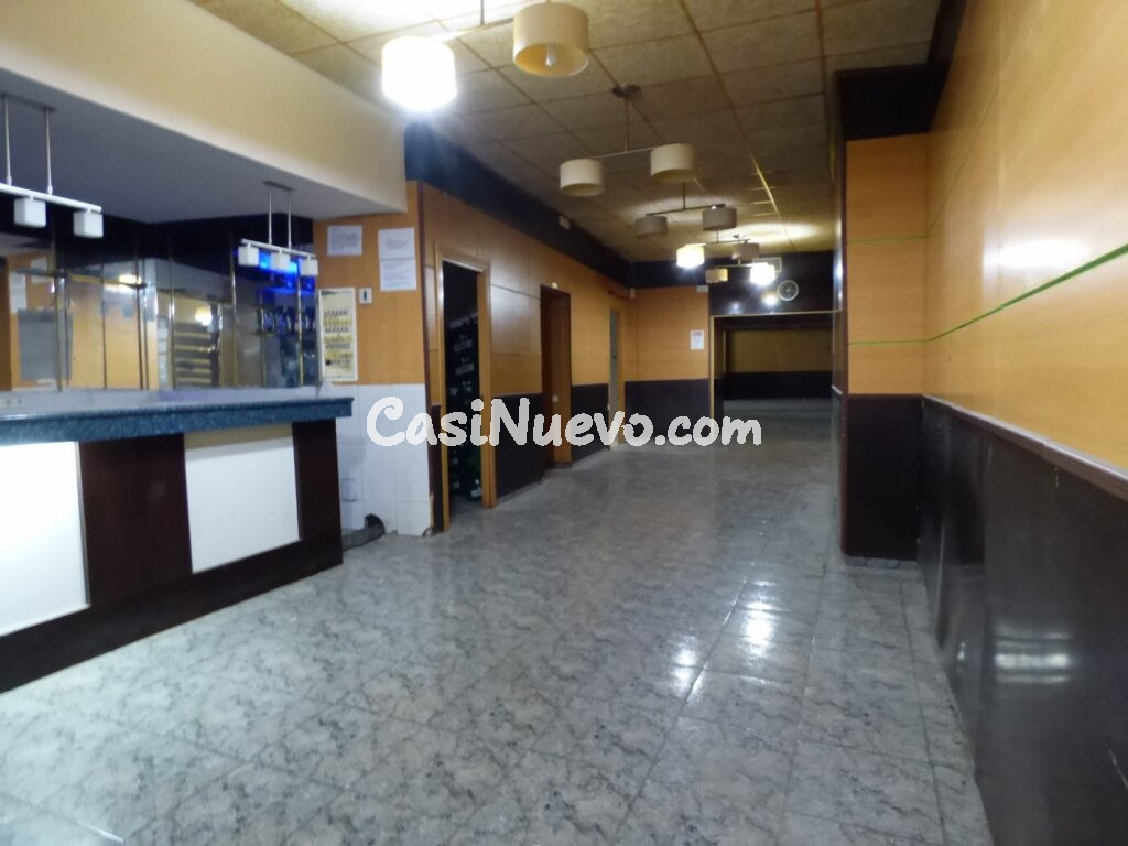 GRAN LOCAL CON DISTINTOS AMBIENTES EN VENTA EN EL CENTRO DE MANRESA.