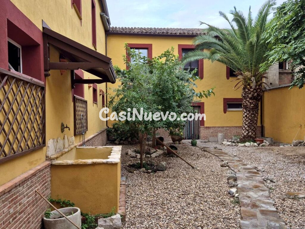 Casa en venta con Local, Almacen y Apartamentos