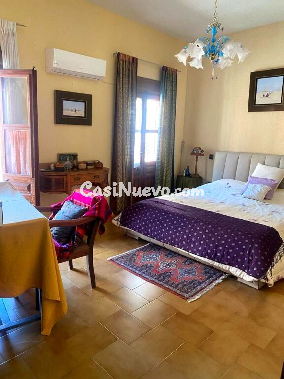 Casa en venta con Local, Almacen y Apartamentos