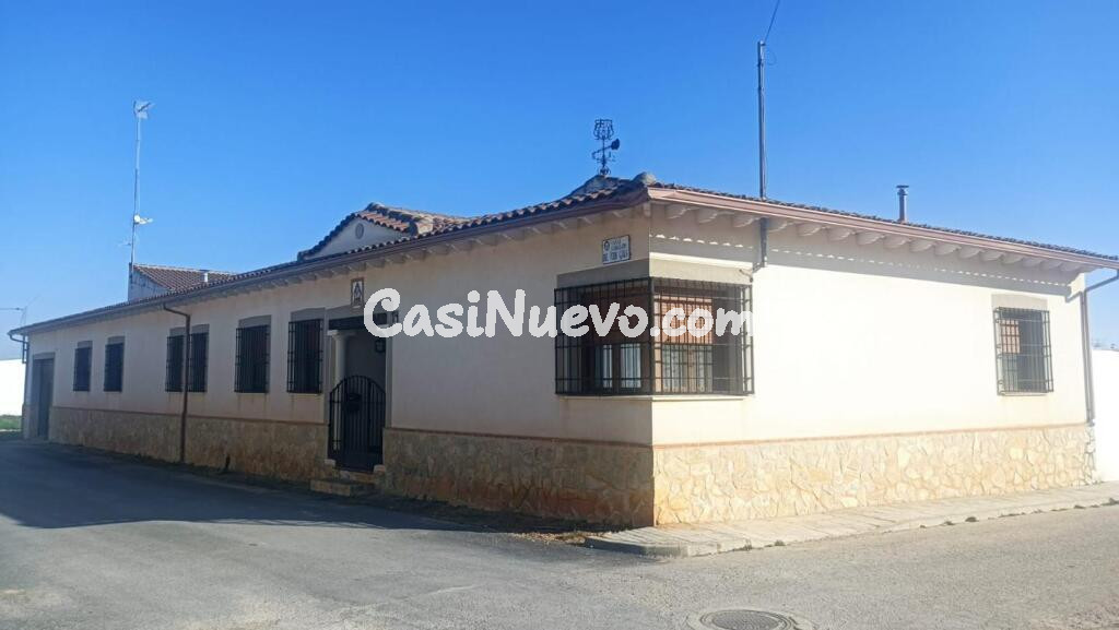 Chalet Alquilado, no se puede visitar