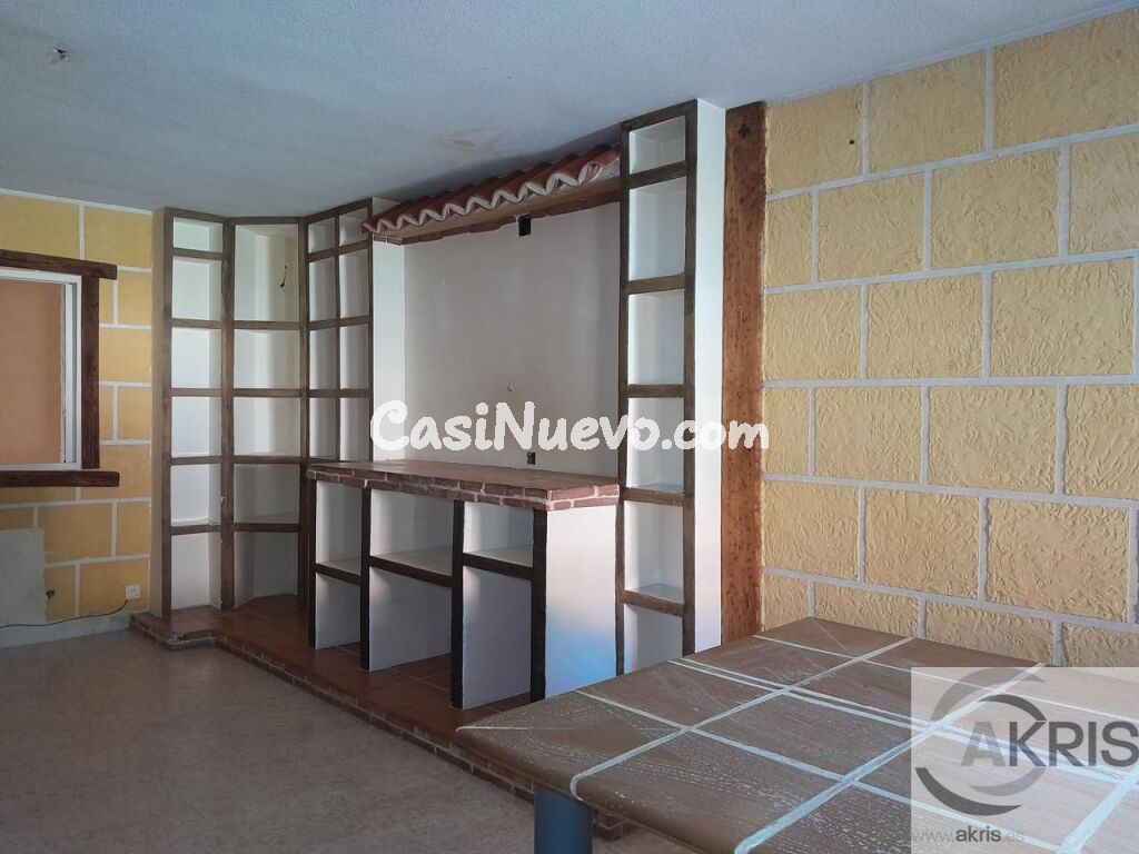 CHALET ADOSADO EN LA POBLACIÓN DE ESQUIVIAS