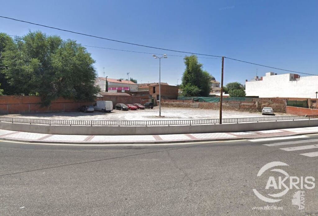 TERRENO EDIFICABLE DE 1.488 M2 EN YUNCLER