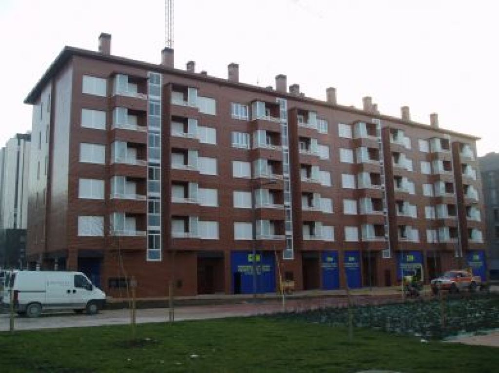 Local comercial en Alquiler en Vitoria SALBURUA Álava
