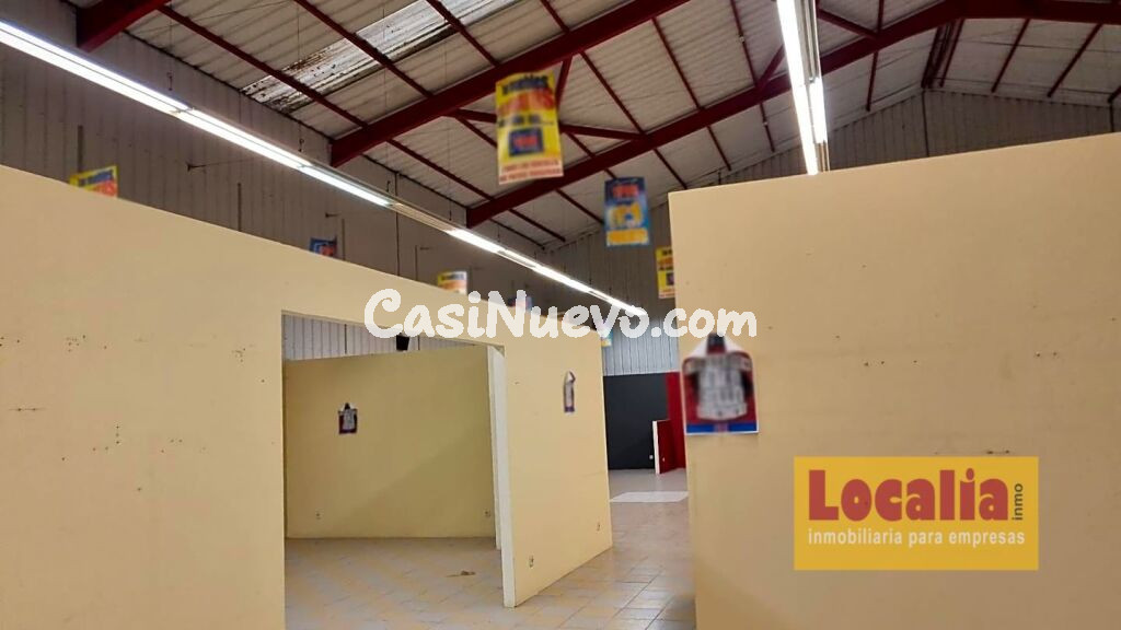 Nave comercial de 1500 m² y aparcamiento de 2000 m² en Guarnizo, Cantabria.