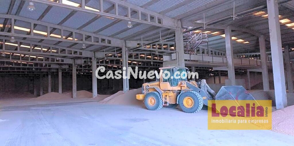 Gran nave ideal para su negocio en Sevilla