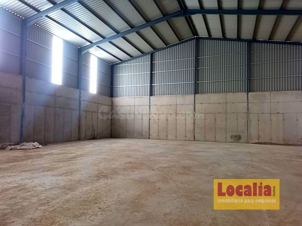 Nave Granelera junto a A-67 en Palencia - foto 3