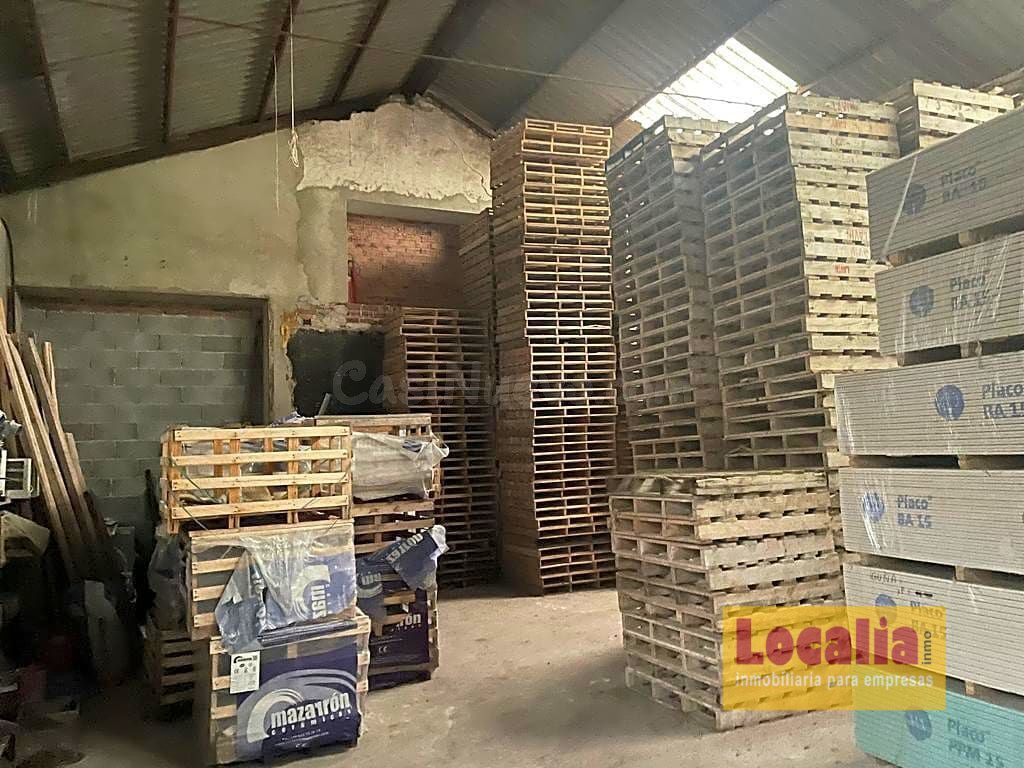 Nave Industrial de 1500m2 en Arenas de Iguña - foto 2