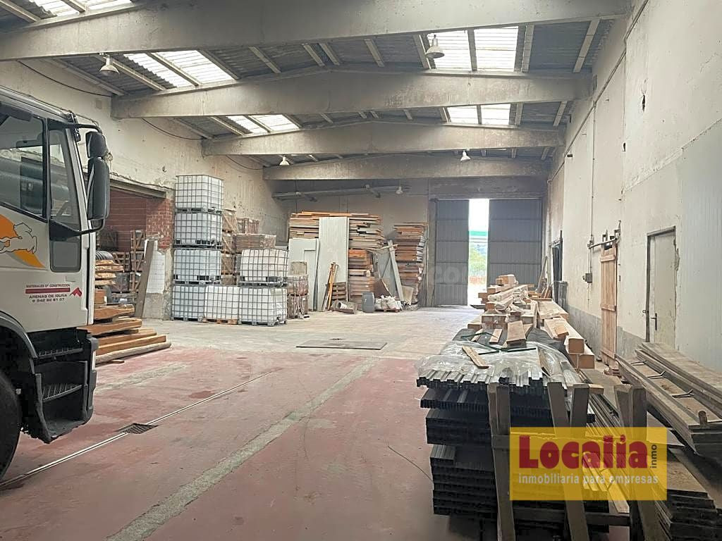 Nave Industrial de 1500m2 en Arenas de Iguña - foto 3