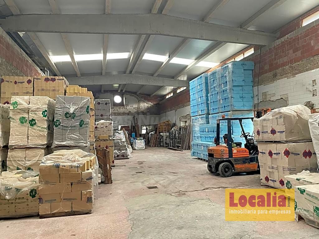 Nave Industrial de 1500m2 en Arenas de Iguña - foto 5