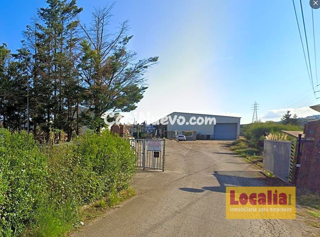 Amplia parcela para aparcar camiones en Astillero.