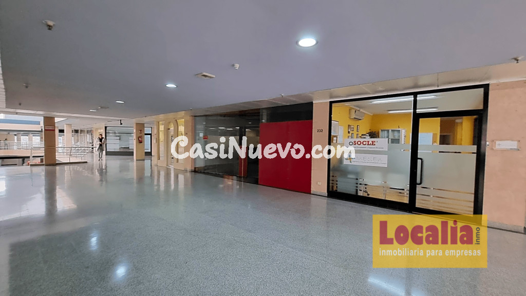 Amplias oficinas en el centro empresarial El Zoco