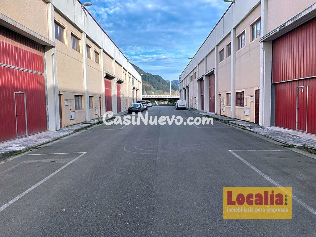 Nave industrial en el Polígono de Barros